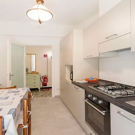 Trilocale Vicino Stazione, Apartamento *